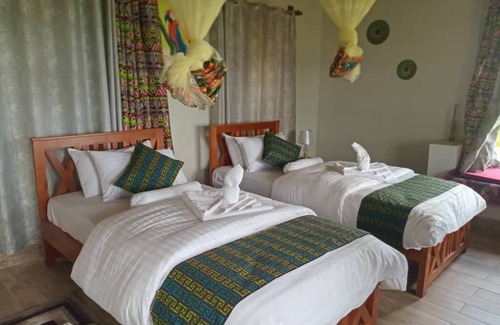 Kinkiizi Cama Y Desayuno | ngirisi hill silverback lodge-bwindi