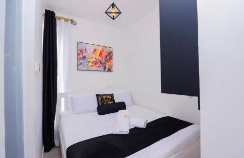 Riruta Cama Y Desayuno | Ngong Road Studio, Racecourse Gardens with Free parking, Netflix &Pool, Pearl1 Luxury bnbs