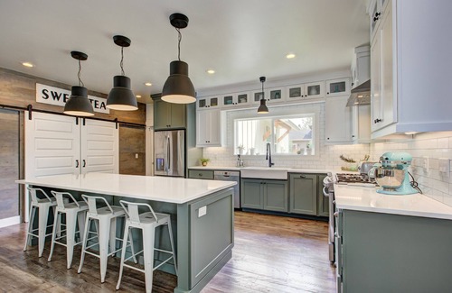Maple Grove - Franklin Otro | Grand urban farmhouse w/private heated pool