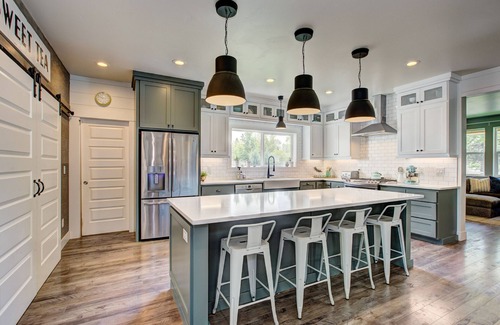 Maple Grove - Franklin Otro | Grand urban farmhouse w/private heated pool