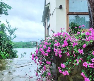 Bao Loc Chalet De Esquí | Nhà Bên Hồ- The Peace's House