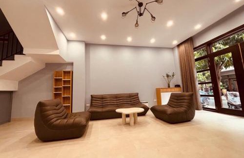Van Giang Casa | nhà nguyên căn 5 tầng