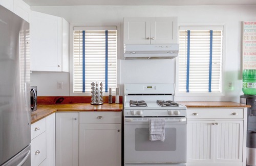 Wainfleet Casa | Niagara Dreamhouse on the lake with Private Beach! Family & Friends Vacation.