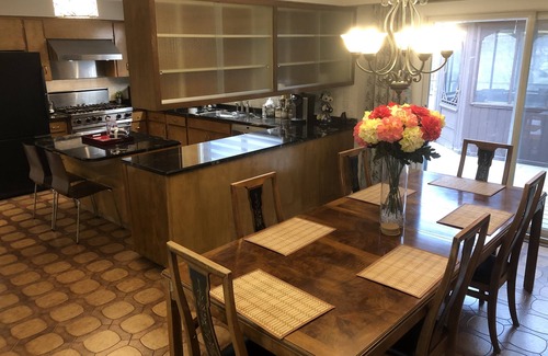 Welland Apartamento | Niagara Executive Luxury - HUGE, Warm, Cozy and Clean 3 Bed, 1 Bath SuiteStay