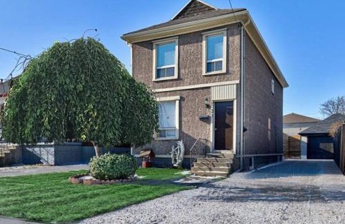 Hamilton Casa | Niagara Falls-Toronto-45 Minute Drive