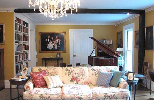 Lewiston Casa | Niagara Gorge Mansion in Historic Village 5 Minutes from Falls