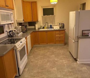 Downtown Niagara Falls Casa | Niagara Grand Retreat 4br
