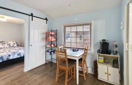Vermilion Casa | Niagara Rd Cottage in perfect location to visit Lake Erie or Cleveland by RedAwning