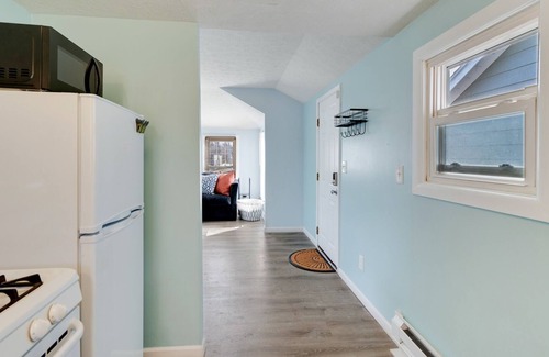 Vermilion Casa | Niagara Rd Cottage in perfect location to visit Lake Erie or Cleveland by RedAwning