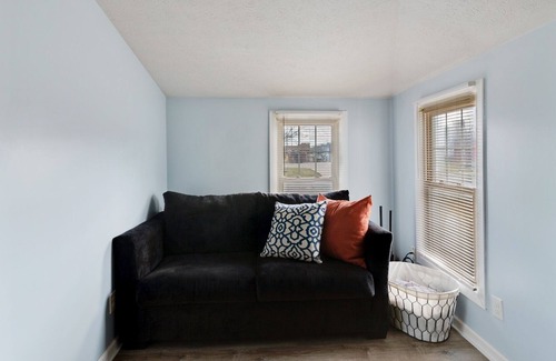 Vermilion Casa | Niagara Rd Cottage in perfect location to visit Lake Erie or Cleveland by RedAwning