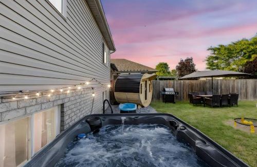 Thorold Casa | Niagara Retreat|HotTub|Sauna|Games|15 Min to Falls