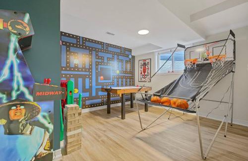 Thorold Casa | Niagara Retreat|HotTub|Sauna|Games|15 Min to Falls