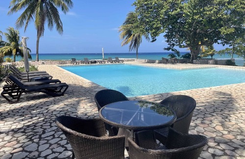 IronShore Estates Apartamento | Nianna Coral Bay Deluxe Townhouse 1