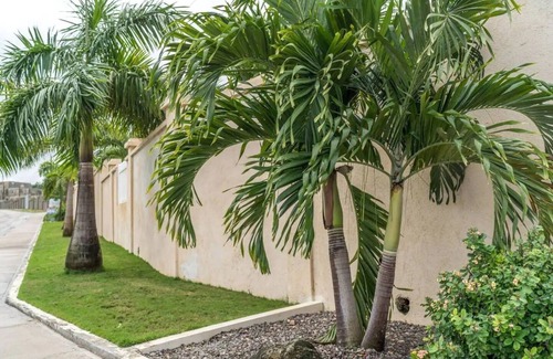 IronShore Estates Apartamento | Nianna Coral Bay Deluxe Townhouse 1