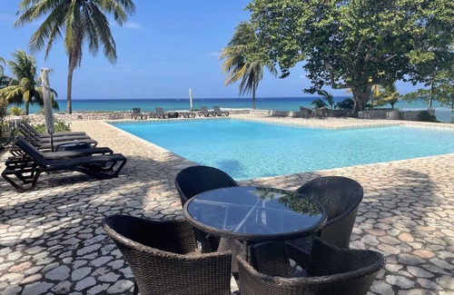 IronShore Estates Apartamento | Nianna Coral Bay Gorgeous Townhouse 2