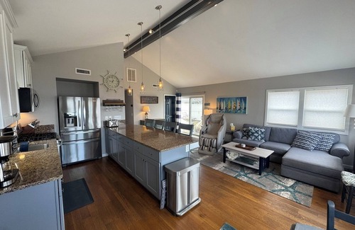 Niantic Casa | Niantic Shoreline Home - Amazing Views - Walkable to Dining/Beach/Shops