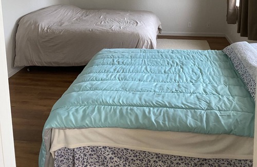 Eureka Apartamento | Nice 1 bedroom Studio upstairs in a quiet, safe, neighborhood w/ keyless entry
