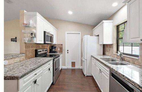 Summerfield Casa | Nice 2/2 house just 3 blocks from The Villages! Serene privacy with forest view!