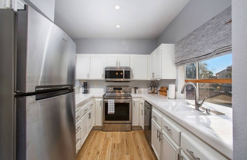 Oak Park Casa | Nice 2-bedroom Shadow Ridge townhouse