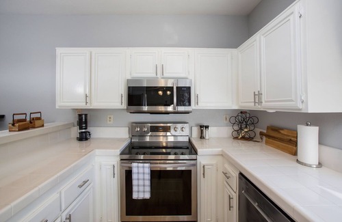 Oak Park Casa | Nice 2-bedroom Shadow Ridge townhouse