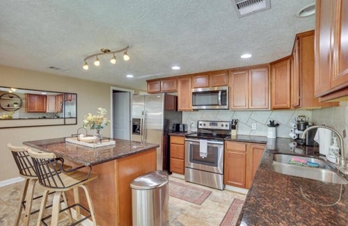 Kingwood Cabaña | Nice 3-bedroom cottage with AC in Houston
