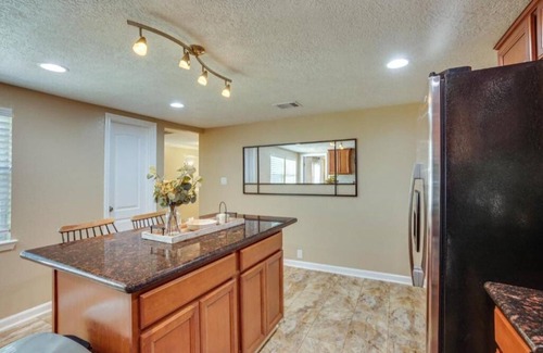 Kingwood Cabaña | Nice 3-bedroom cottage with AC in Houston
