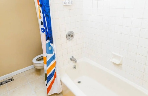 Clifton Heights Casa | Nice 4 br, 3 ba home with deck views of downtown