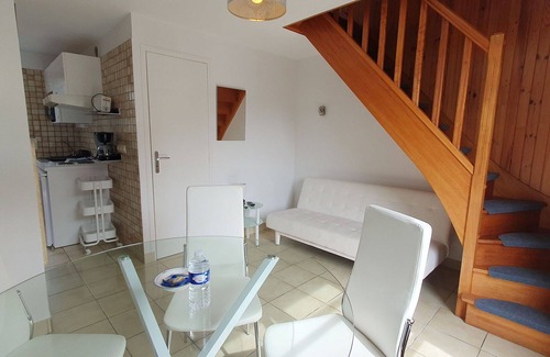 Saint-Jouan-des-Guerets Apartamento | Acogedor apartamento para 4 personas con WIFI, piscina, TV, terraza y aparcamiento