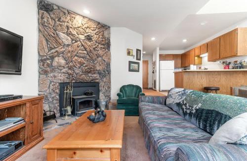 Bear Valley Apartamento | Nice All-Season Condo in BV Village - Sundowner 9