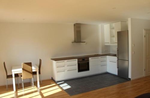 Solln Apartamento | Nice and big Apartment for up to 10 people in a very good Location of Munich! Good for Oktoberfest!