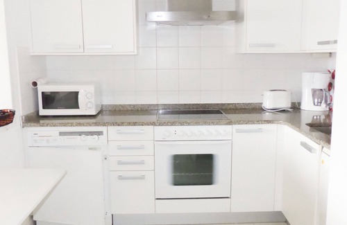 Corcubión Apartamento | Luminoso, sobre la playa, vistas al mar, céntrico, parking privado