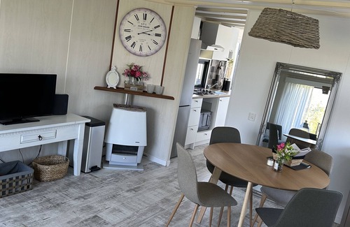 Petten Chalet De Esquí | Bonito y acogedor chalet amueblado para 4 personas, a 400 metros de la playa.