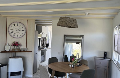 Petten Chalet De Esquí | Bonito y acogedor chalet amueblado para 4 personas, a 400 metros de la playa.