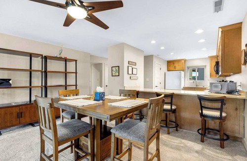 Sunrise Beach Condominio | Nice and Easy - Lake of the Ozarks Getaway for 6 w/ Resort Amenities