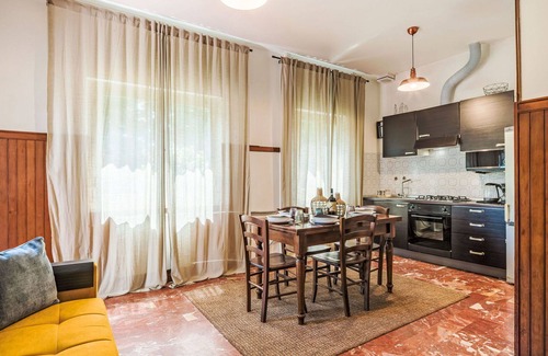 Capanne-Prato-Cinquale Apartamento | Precioso apartamento para 6 personas con A/C, WIFI, TV, balcón y aparcamiento