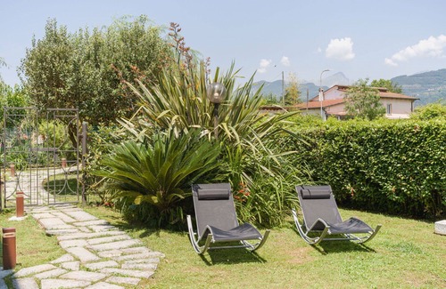 Capanne-Prato-Cinquale Apartamento | Precioso apartamento para 6 personas con A/C, WIFI, TV, balcón y aparcamiento