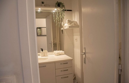Villeneuve-la-Garenne Apartamento | Nice Apartement in Paris-Apartamento-Apartamento-Baño con bañera-Vista a la C...