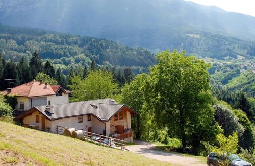 Calceranica al Lago Apartamento | Precioso apartamento para 4 personas con TV, patio, mascotas permitida y aparcamiento