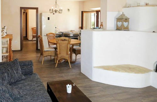 Cologna Spiaggia Villa | Apartamento en villa con piscina, jacuzzi, WIFI, A/C, TV, patio, vista panorámica