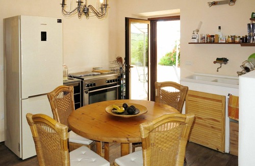 Cologna Spiaggia Villa | Apartamento en villa con piscina, jacuzzi, WIFI, A/C, TV, patio, vista panorámica