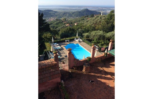 Corsanico-Bargecchia Apartamento | Apartamento con piscina, WIFI, A/C, TV, patio, vista panorámica, aparcamiento, cerca de Viareggio