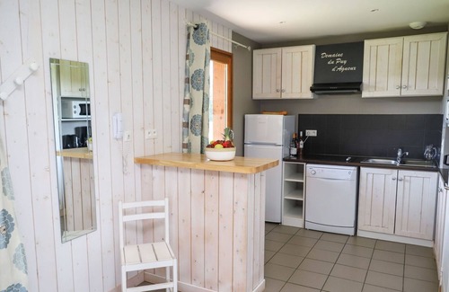 Meyrignac-l'Eglise Casa | Hermoso apartamento en villa con piscina, WIFI, TV, terraza, vista panorámica, aparcamiento
