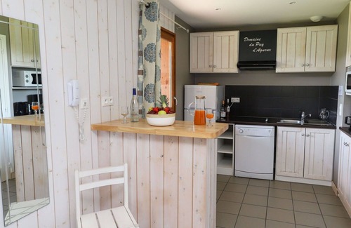 Meyrignac-l'Eglise Casa | Hermoso apartamento en villa con piscina, WIFI, TV, terraza, vista panorámica, aparcamiento