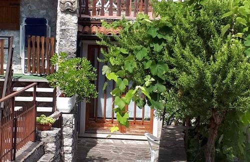 Castelletto Casa | Bonito apartamento con patio y jardín.