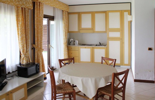 Monte Casa | Acogedor apartamento en villa para 3 personas con A/C, WIFI, piscina, TV, terraza y aparcamiento