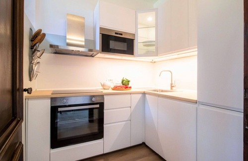 Porto Valtravaglia Apartamento | Acogedor apartamento para 6 personas con WIFI, piscina, TV y patio
