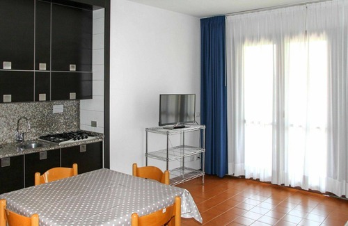 Moniga del Garda Apartamento | Hermoso apartamento con A/C, WIFI, piscina, TV, balcón, mascotas permitida y aparcamiento