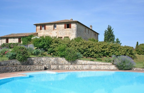 Monteroni d'Arbia Apartamento | Hermoso apartamento con piscina, WIFI, patio, vista panorámica y aparcamiento, cerca de Siena