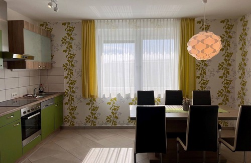 Donnerskirchen Apartamento | Acogedor apartamento para 6 personas con WIFI, A/C, TV, balcón y aparcamiento