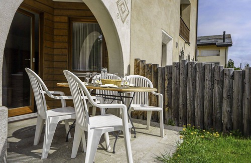 Sils-Maria Apartamento | Hermoso apartamento para 4 personas con WIFI, TV, patio y mascotas permitida